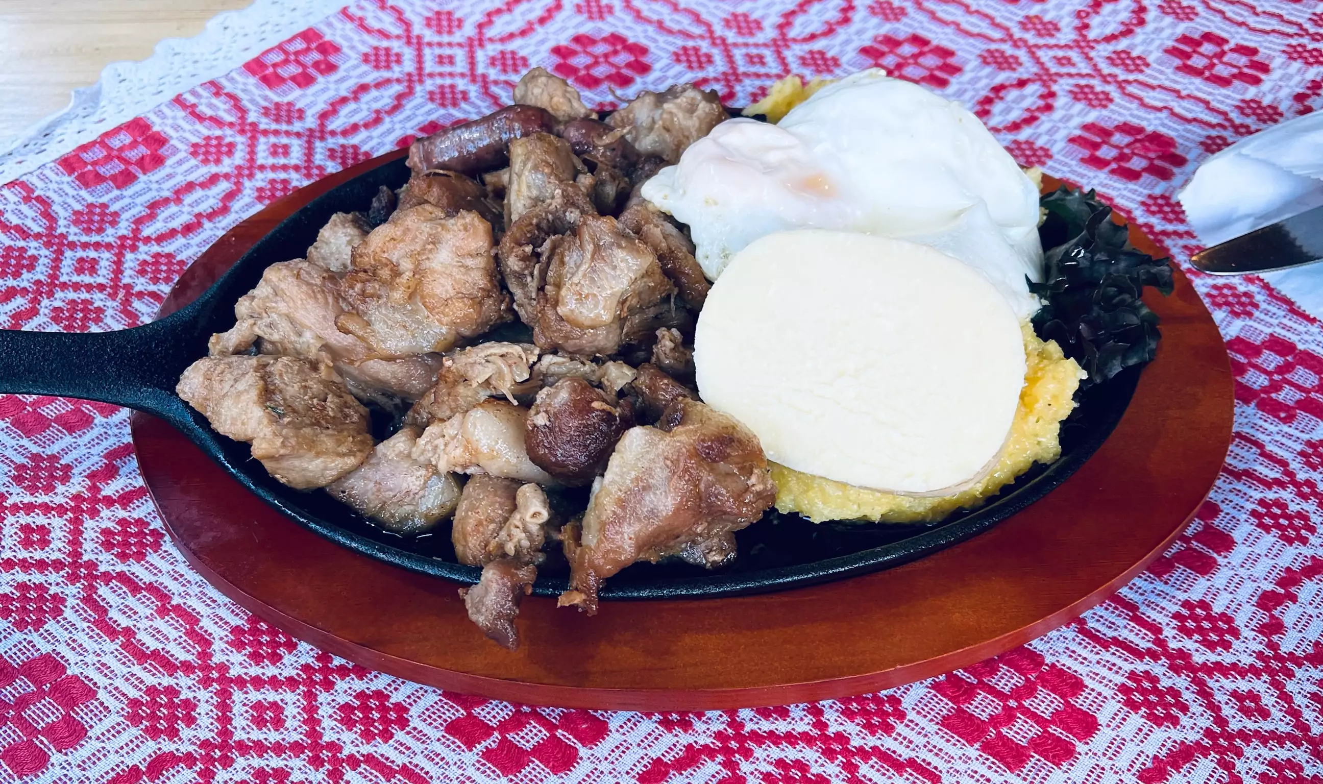 Tochitură moldovenescă de la Restaurant Cascada