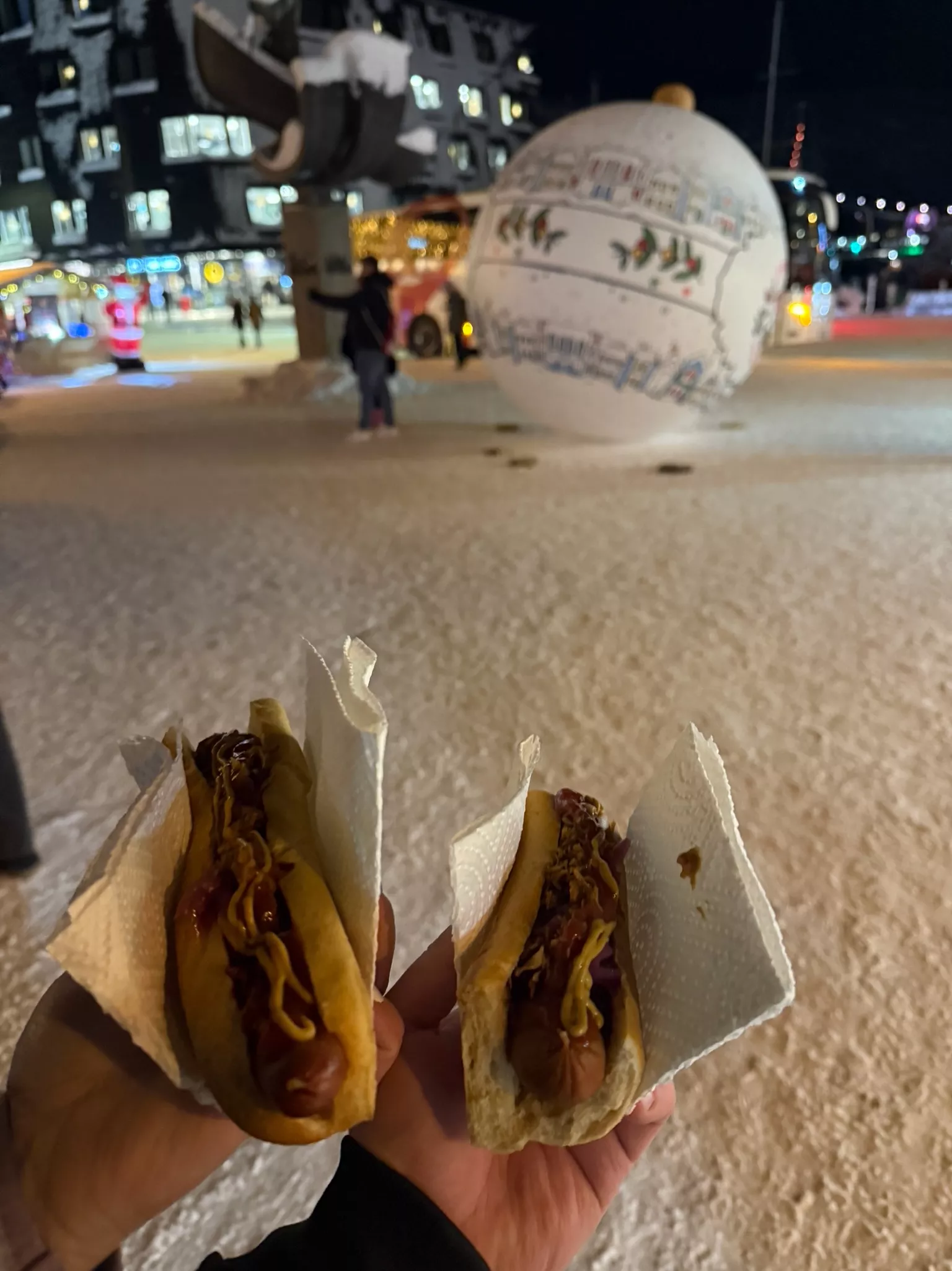 Hot dog din carne de ren de la Raketten Bar & Pølse